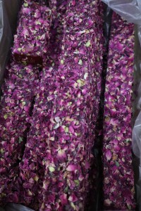 Lokum tureckie z pistacjami i płatkami róż 100g